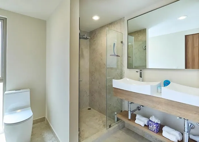 Penthouse Paradise, Arch & Ocean Views, Private Pool! *