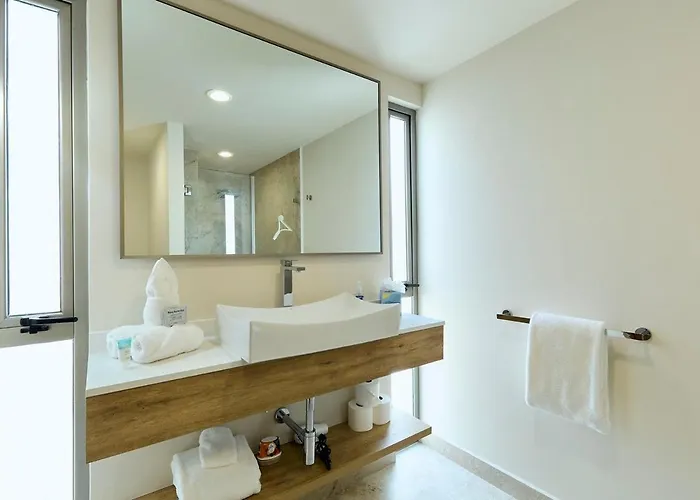 Apartment Penthouse Paradise, Arch & Ocean Views, Private Pool!